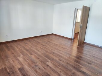 Na predaj zrekonštruovaný rodinný dom v obci Jelšovec pri Lu - 16