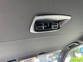 Mercedes-Benz V trieda V300d AMG line 4Mat - 16