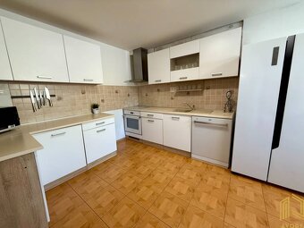 5 - IZB. ROD. DOM s GARÁŽOU,POZEMOK 771m2, BOR. MIKULÁŠ - 16