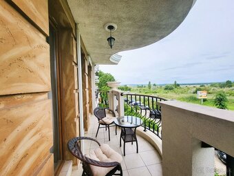 Atraktívny apartmán pre pohodlné a štýlové bývanie - 16