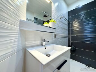 REKONŠTRUOVANÝ VEĽKÝ 3 IZB. BYT S DVOMI BALKÓNMI, 84M2, ROBO - 16