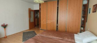 Predaj: Rodinný dom s dvojgarážou v pokojnej časti  Rajca (  - 16