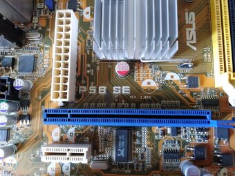 Dosky na Windows XP, chipset 945 aj s procesorom - 16