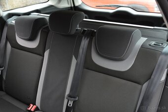 Ford Focus Array 1.60 SR voz - 16