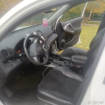 Predám Toyota RAV4 2,0 benzín 116kw 4x4 , biela perleť - 16