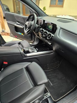 MERCEDES B180d - 16