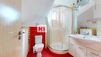 Luxusný, zariadený rodinný dom s garážou / Lodenica Piešťany - 16