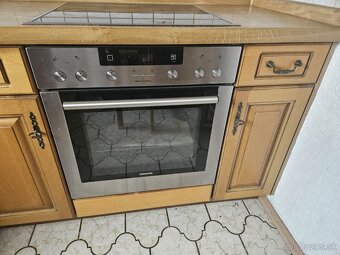 Masivní kuchyňská linka z Německa se spotřebiči - 16