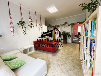 Exkluzívne na Predaj - budova na bývanie, či podnikanie v ce - 16