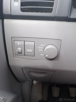 Kia Sorento 2.5 CRDI 103kW, manual - 16