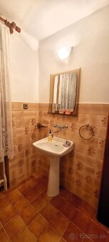 Priestranný rodinný dom na predaj v obci Báč - 16