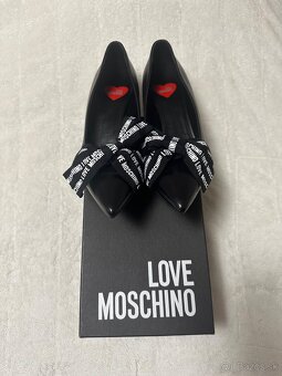 Kožené lodičky s mašľou zn. Love Moschino originál - 16