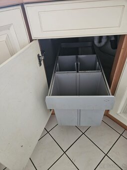 Moderní kuchyňská linka se spotřebiči - 16