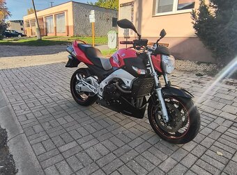Suzuki GSR 600 - 16