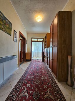 REZERVOVANÉ - Veľký RD s 2 bytmi na rovnom 1973m2 poz. - 16