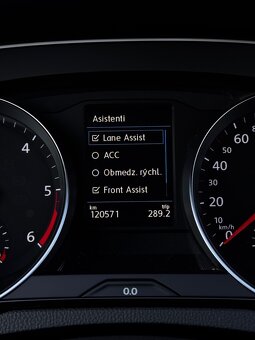 Volkswagen Passat 2.0 TDI EVO Elegance - 16