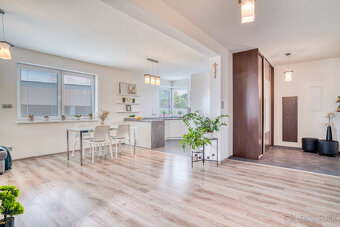 Na predaj rodinný dom s rozľahlým pozemkom v Kostolišti - 16