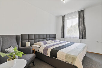 Na predaj štýlový penzión s priamym prístupom k vode v obci - 16