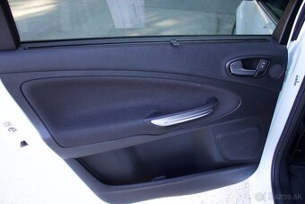 Ford Galaxy 2.0 TDCi Titanium X, 7 miestne, Webasto - 16