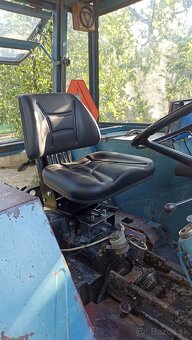 Univerzalnu odpruženu sedacku (sedadlo) na traktor zetor , u - 16