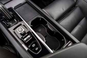 Volvo XC60 2.0 B5 mHEV R-Design AWD AT8 03/2021 - 16