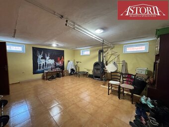 PREDAJ Rodinný dom s nádhernou rekonštrukciou - Podhradie - 16