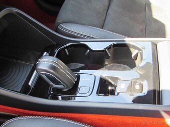 Volvo XC40 D4 R-Design AWD A/T - Možný odpočet DPH - 16