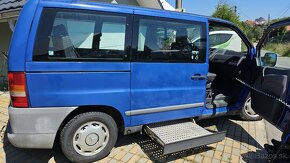 Auto pre vozičkárov s rampou s ručným ovládaním - 16