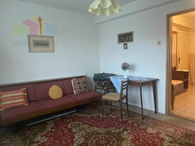 REZERVOVANÉ - Veľký, slnečný 3 izbový tehlový byt v obci Pru - 16