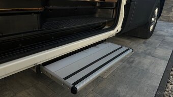 karavan 2024 Full výbava 3.0l Automat, Digi. klima, LED - 16