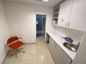 Na predaj pekná komerčná budova v centre mesta Lučenec - 16