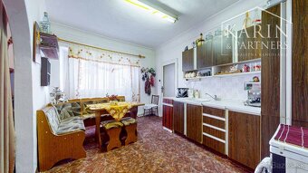 V centre Banskej Štiavnice rodinný dom 271 m2 s parkovaním - 16