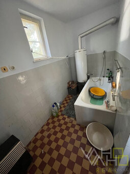 Veľký pozemok až 1699m2, samostatne stojaci RD, všetky IS, H - 16