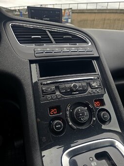 Peugeot 5008 2.0Hdi Allure Rezervované - 16