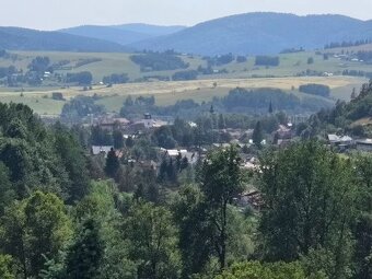 Krásna záhrada s chatkou na južnom svahu aj s IS - 16