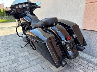 Harley Street Glide - 16