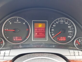 Audi A4 Avant 2.0 TDI Premium - 16