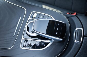 Mercedes Benz E 300 de T Avantgarde (2020) - 16