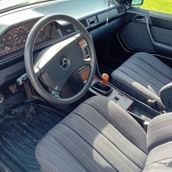 Mercedes-Benz w124 200E - 16