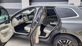 Volvo XC60 B5 2.0L Momentum Pro AWD A/T - 16