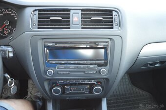 VOLKSWAGEN JETTA 1,6TDI 77kW 83586km SLOVENSKÉ - 16