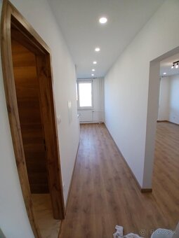 Krásny veľký 2 izbový byt s balkónom. - 16