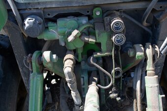 John Deere 3045R - 16