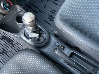 Toyota Yaris 1.33 VVT-i • 74kW • 2011 • STK/EK 03/2027 - 16