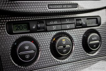 Volkswagen Passat Variant 3.2 V6 4Motion DSG - 16