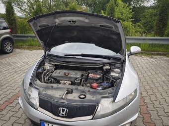 Predám Honda Civic 1.6i 5dverová s automatickou prevodovkou - 16