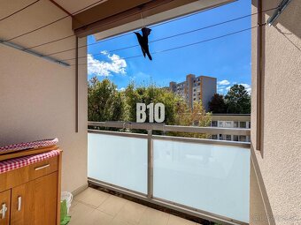 REZERVOVANÉ 2 a pol izbový byt s loggiou - zariadený - 61 m2 - 16