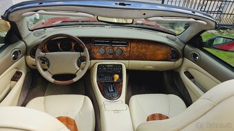 Jaguar XK8  V8 Convertible - 16