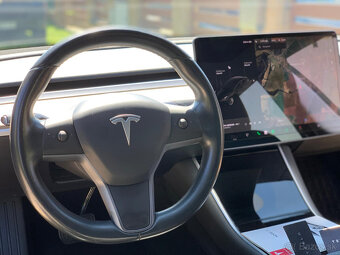 Tesla Model 3 Long Range 340kW 95tis km, ťažné, 8x ALU - 16