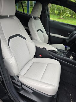 Lexus UX 250H 2.0 112kW Hybrid 2023 - 16